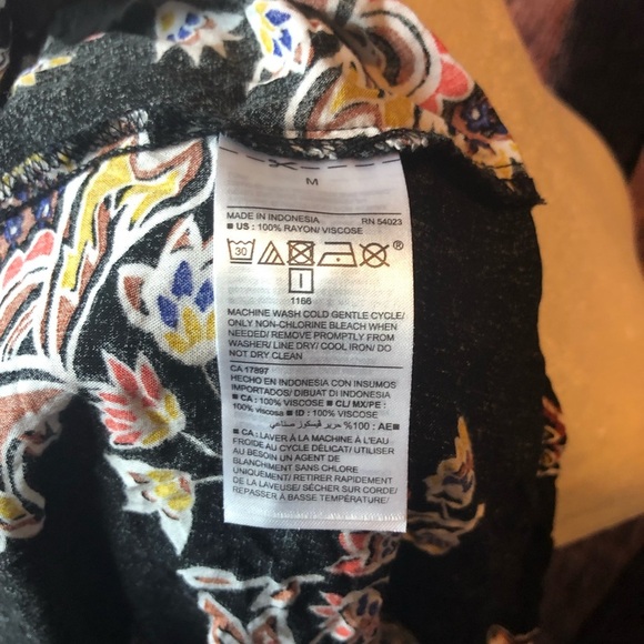 Old Navy V Neck Sleeveless Top Black Floral Tank - Picture 5 of 5